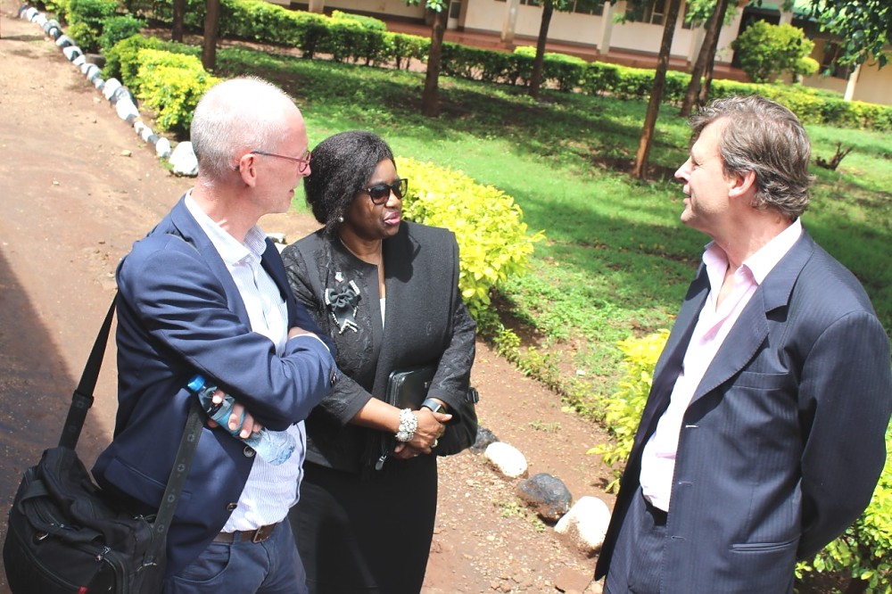 Brief exchange of views after the inauguration with Mr. Peter Arts (left) of Hendrix Genetics; and Mr. Eric Mooiweer (right) of Ebit+/I Grow Chicken.