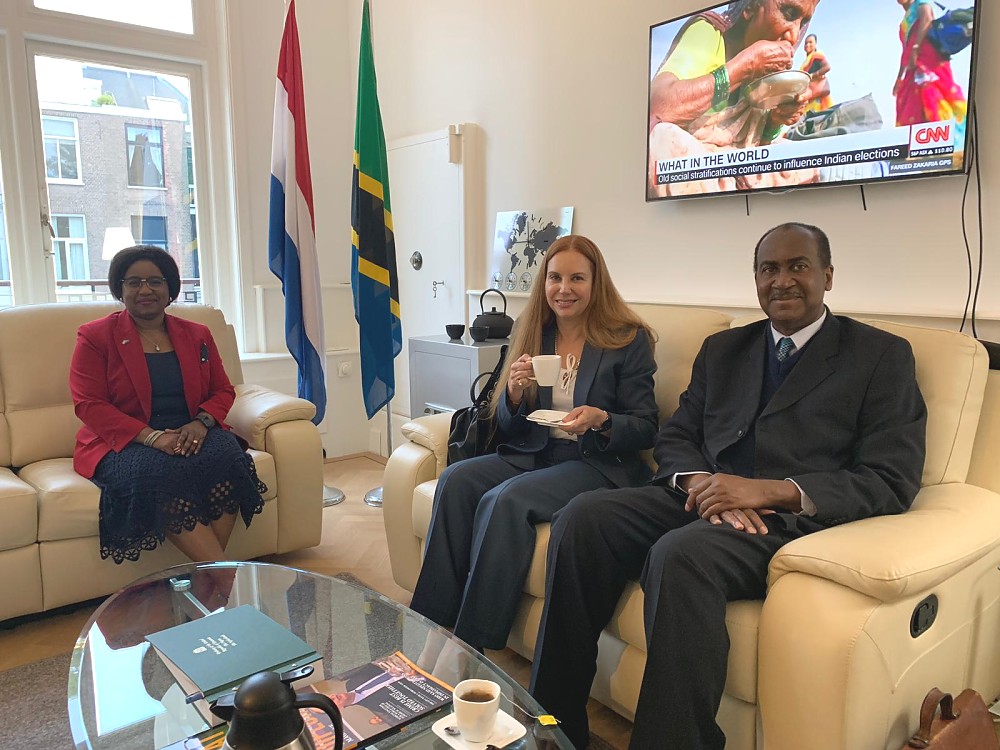 Chief Editor of Diplomat Magazine, the most favour Magazine in the Netherlands, Dr. Mayelline De Lara and her Assistant, Mr. Roy Lie A Tjam visit the Embassy on 20th May 2019.